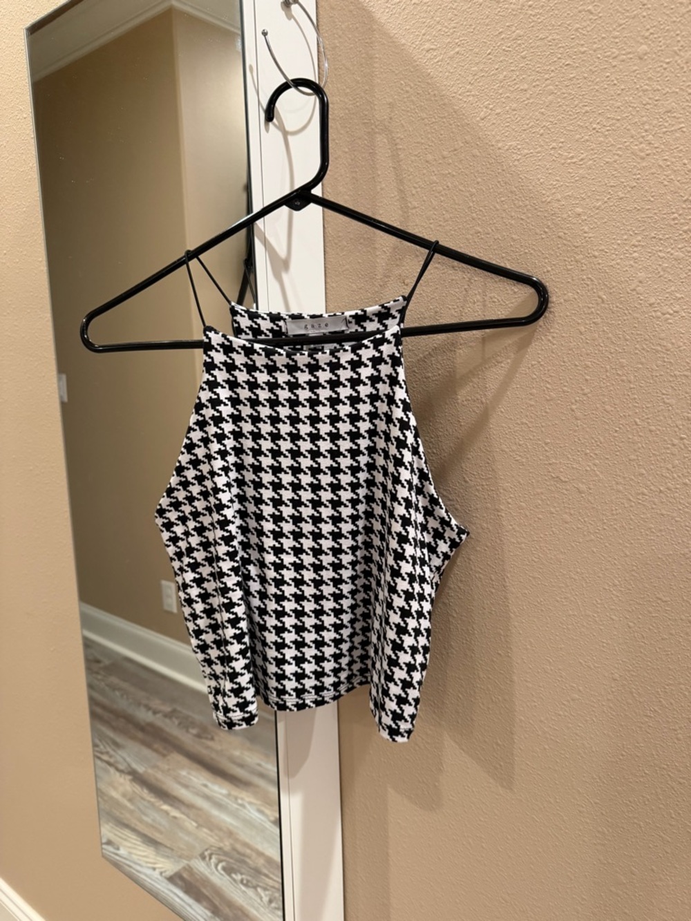 gaze Houndstooth Halter Crop Top - Black & White
